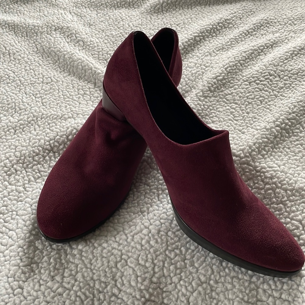 Beautiful plum colored suede heels